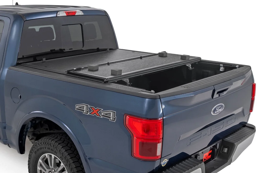 Rough Country Low Profile Tri Fold Aluminum Tonneau Cover for 2015-2020 Ford F-150 & Raptor (5′ 7″ Bed)