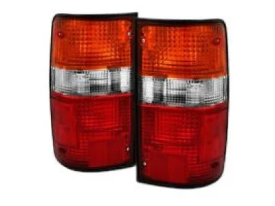Toyota 81551-04010 Rear Combination Lamp Lens Right Hand